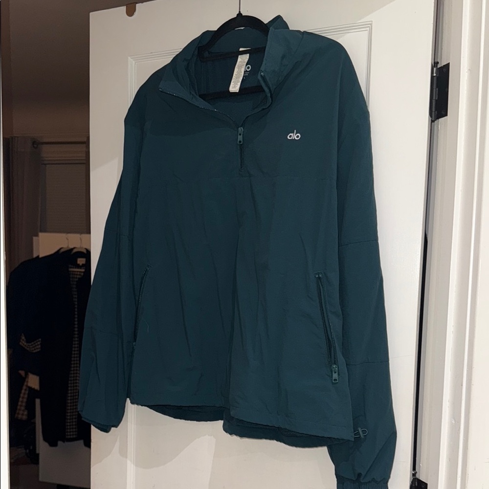 ALO Yoga Green Ski & Snow Jacket with Sleek Design